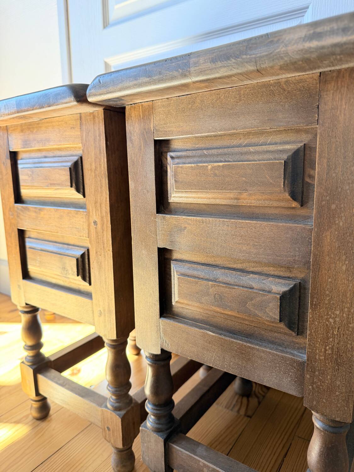 2 tables de chevet à tiroirs, style brutaliste colonial espagnol, 1950