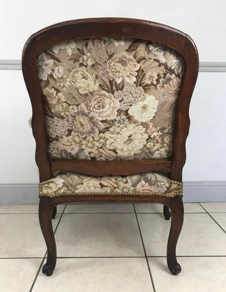 Louis XV vintage cabriolet armchair "à la Reine", 18th century