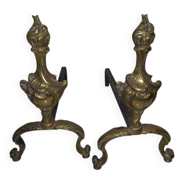 Paire de chenets pour la cheminée en bronze style louis xv