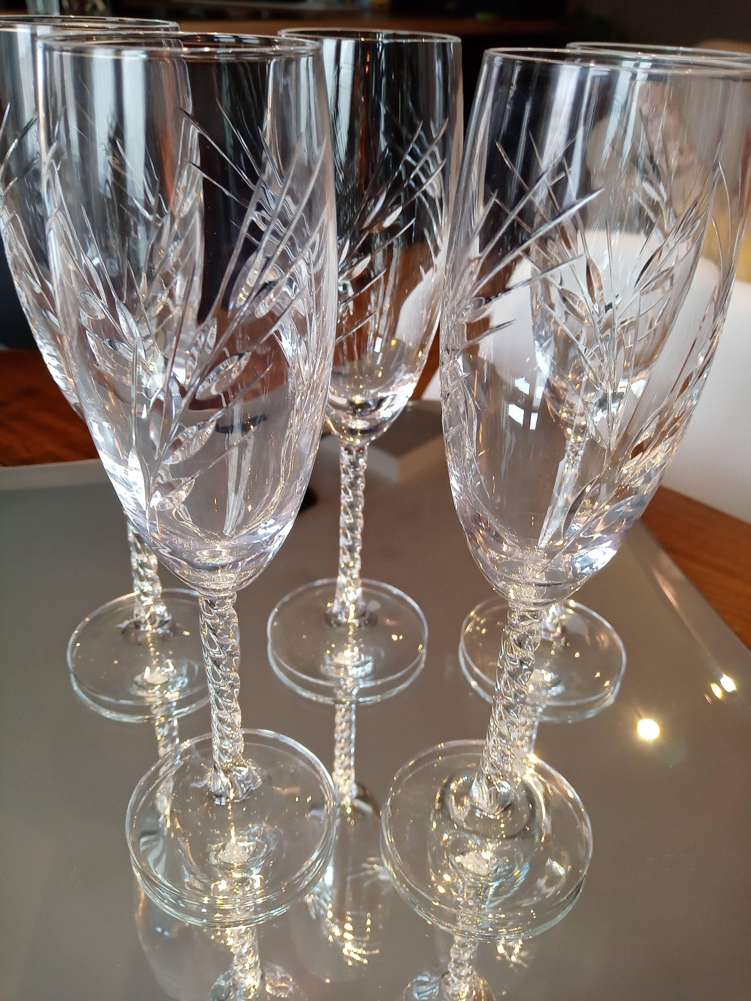 Lot of 5 champagne flutes in Epi model crystal and twisted foot