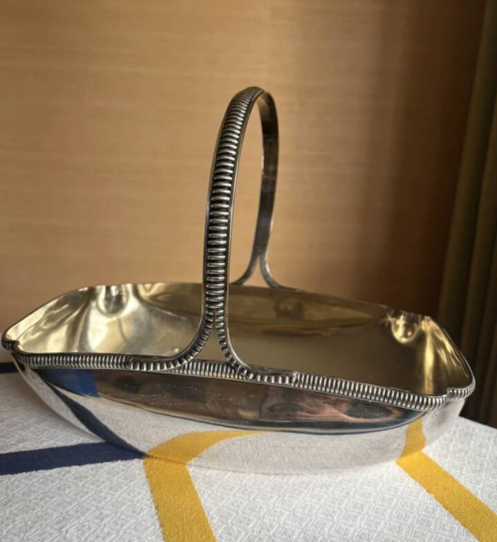 Very beautiful bread/fruit basket Silver hallmarked style basket