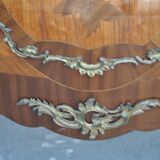 Commode de style Louis XV marbre brèche bronze doré XIXème