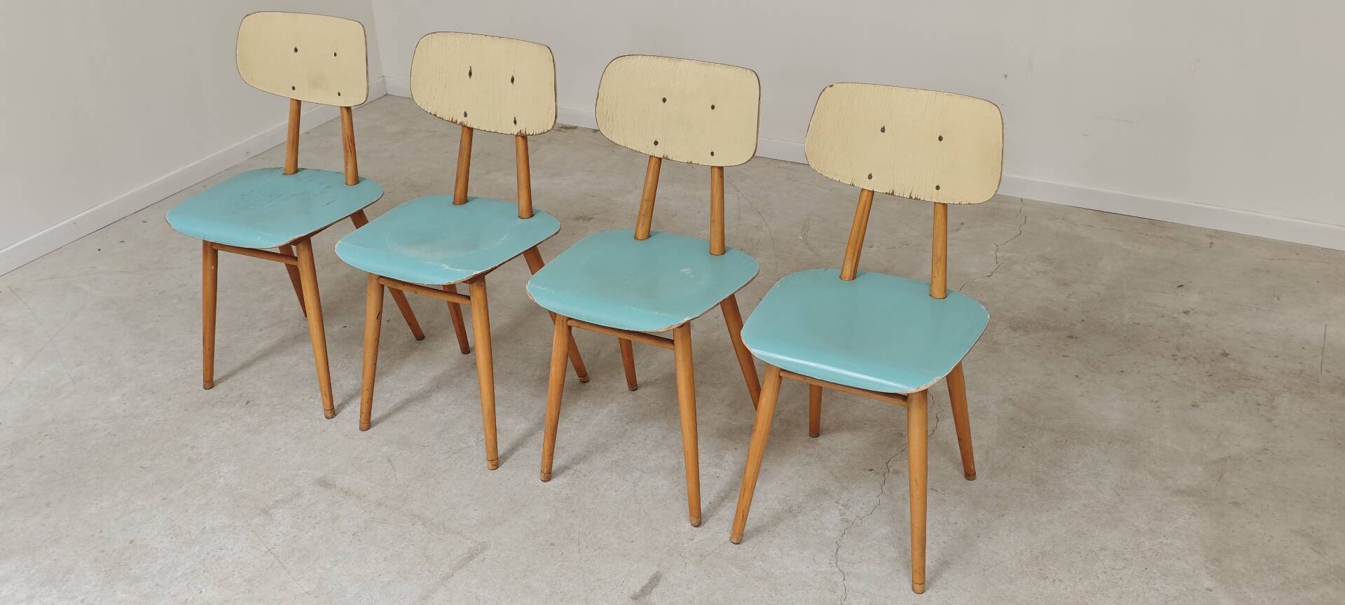Lot de 4 chaises bois TON Bystrice ( Thonet ) bleu clair , lot 2