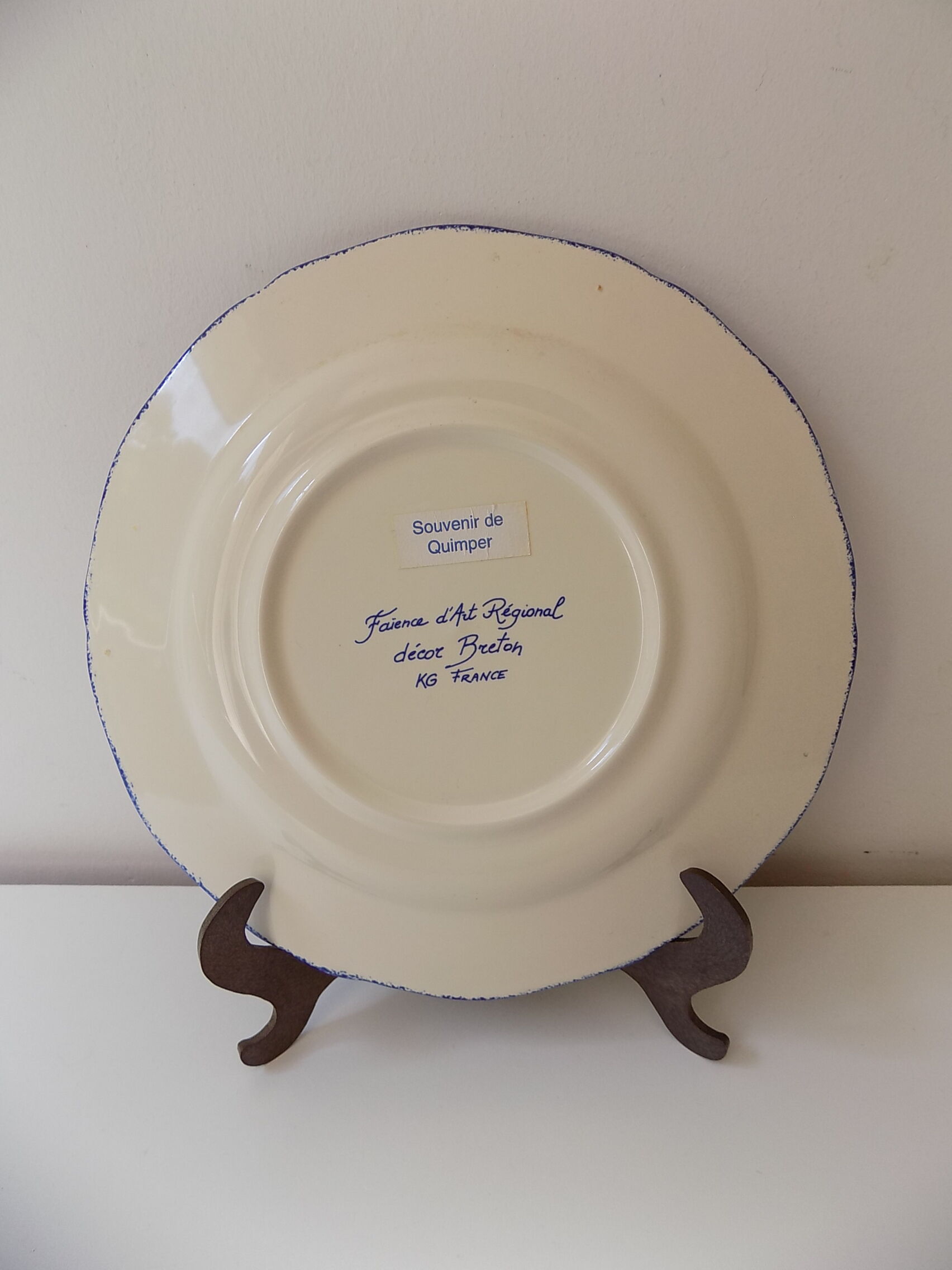 Plate of Breton earthenware of regional art KG France Quimper