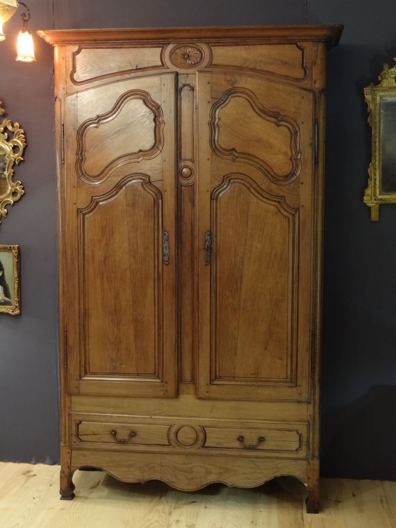Louis XV period oak cabinet 1.57 x 2.53 m