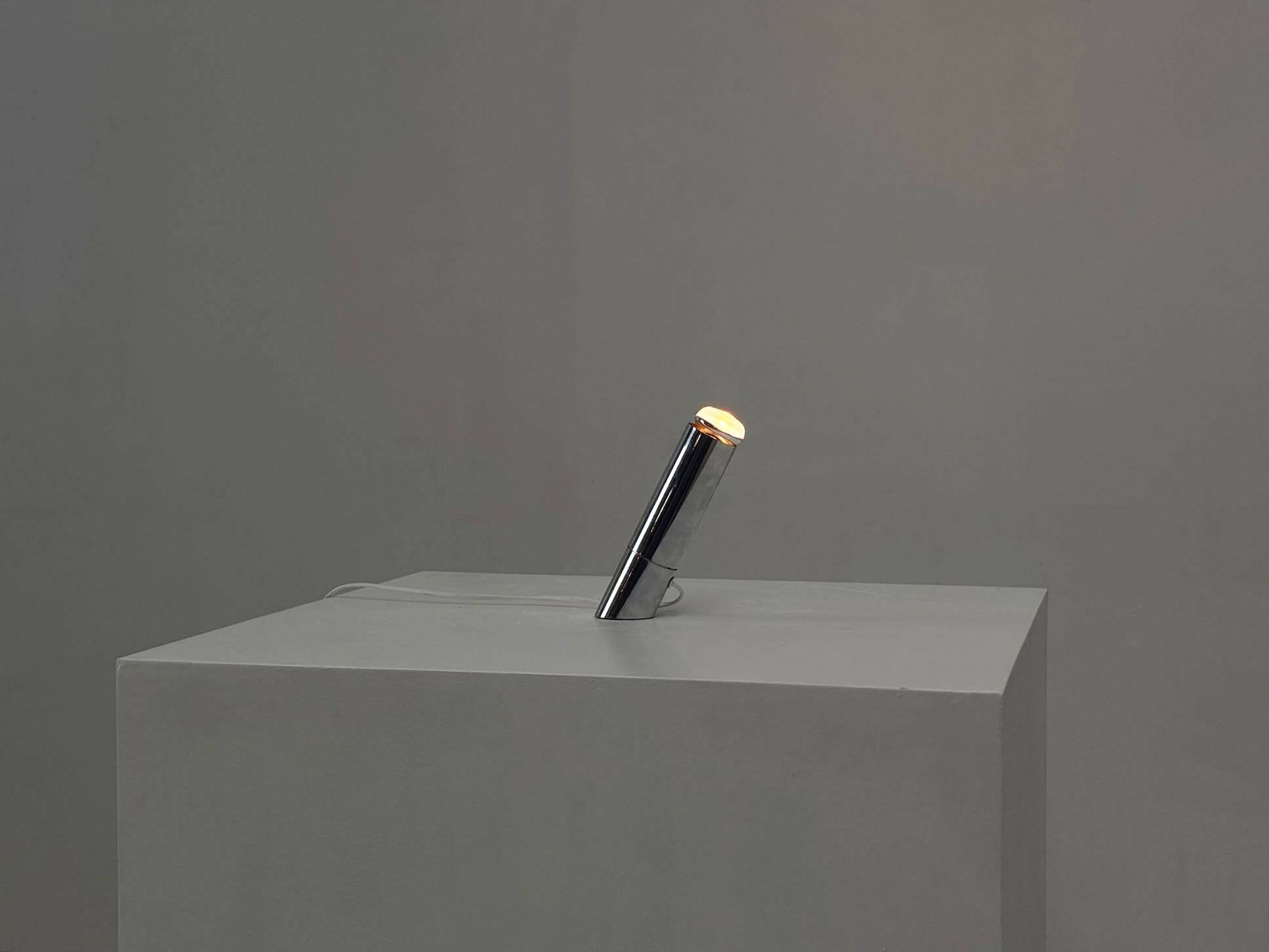 Lampe de table élégante en chrome
