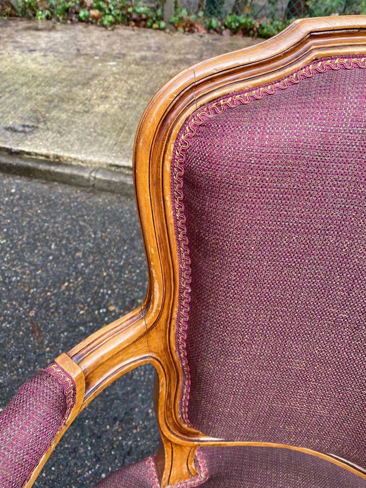 Louis XV armchair in solid wood and burgundy fabric