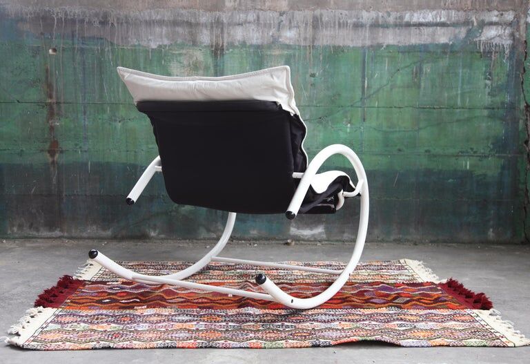 Rocking chair Memphis Ellipse leather Les Amisco with its cushion