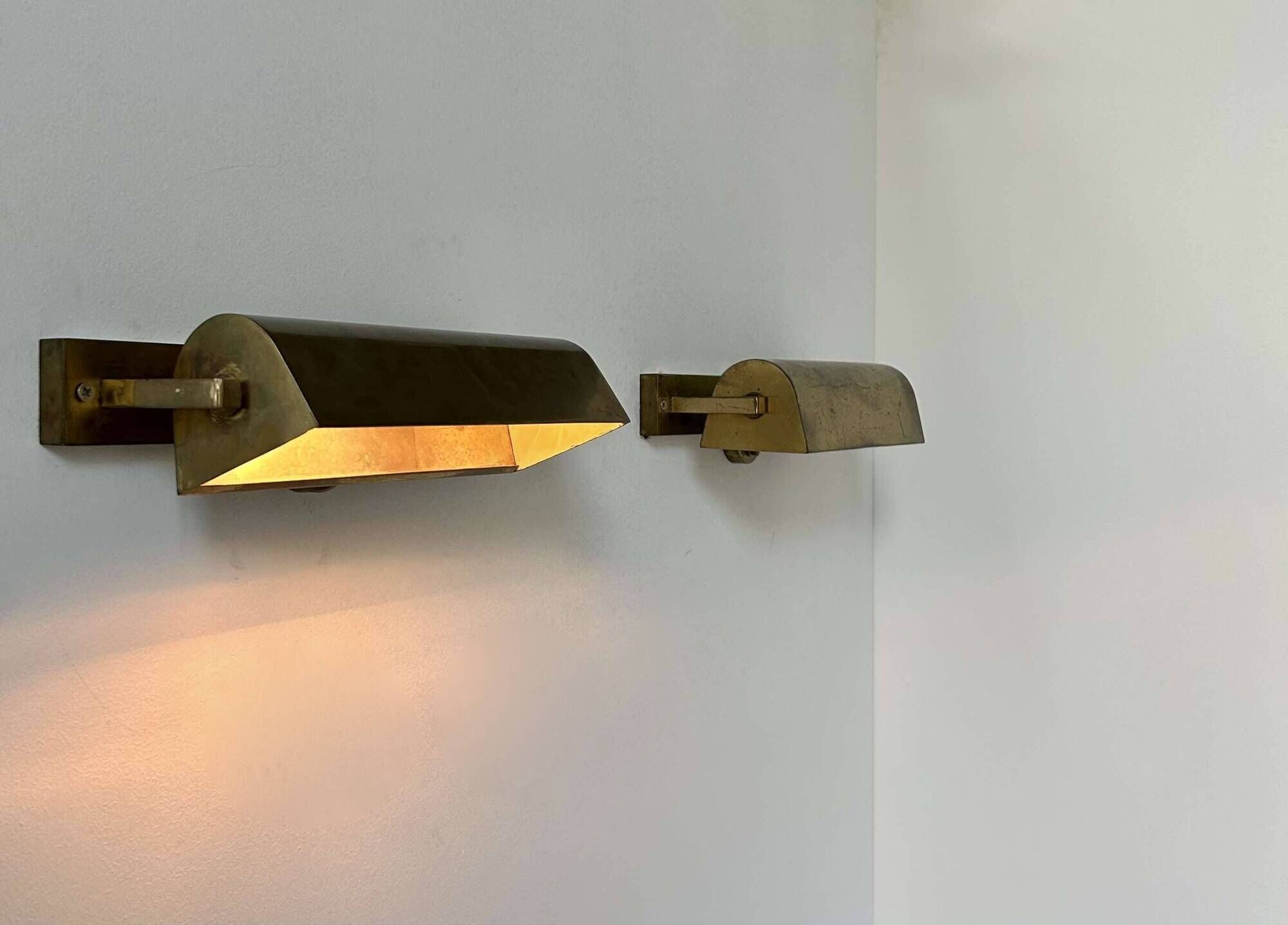 Pair of vintage modernist wall lights, adjustable in brass, France 1940