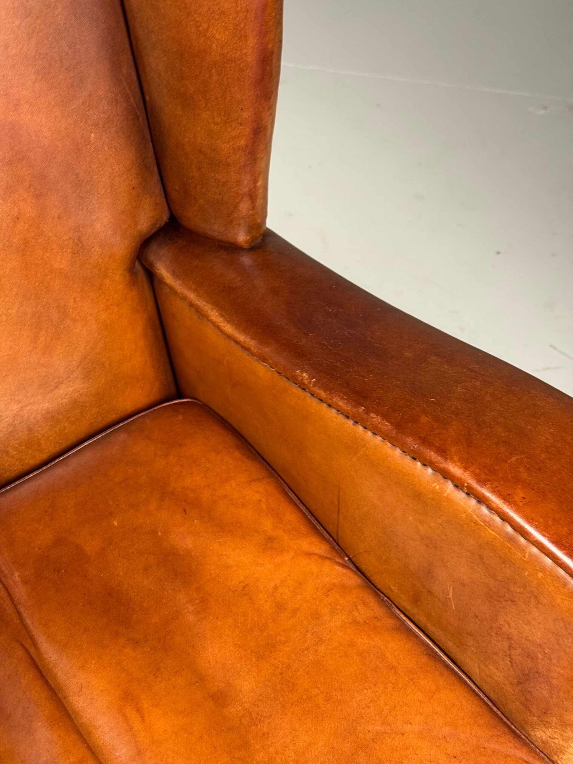 Set of 2 sheepskin club armchairs