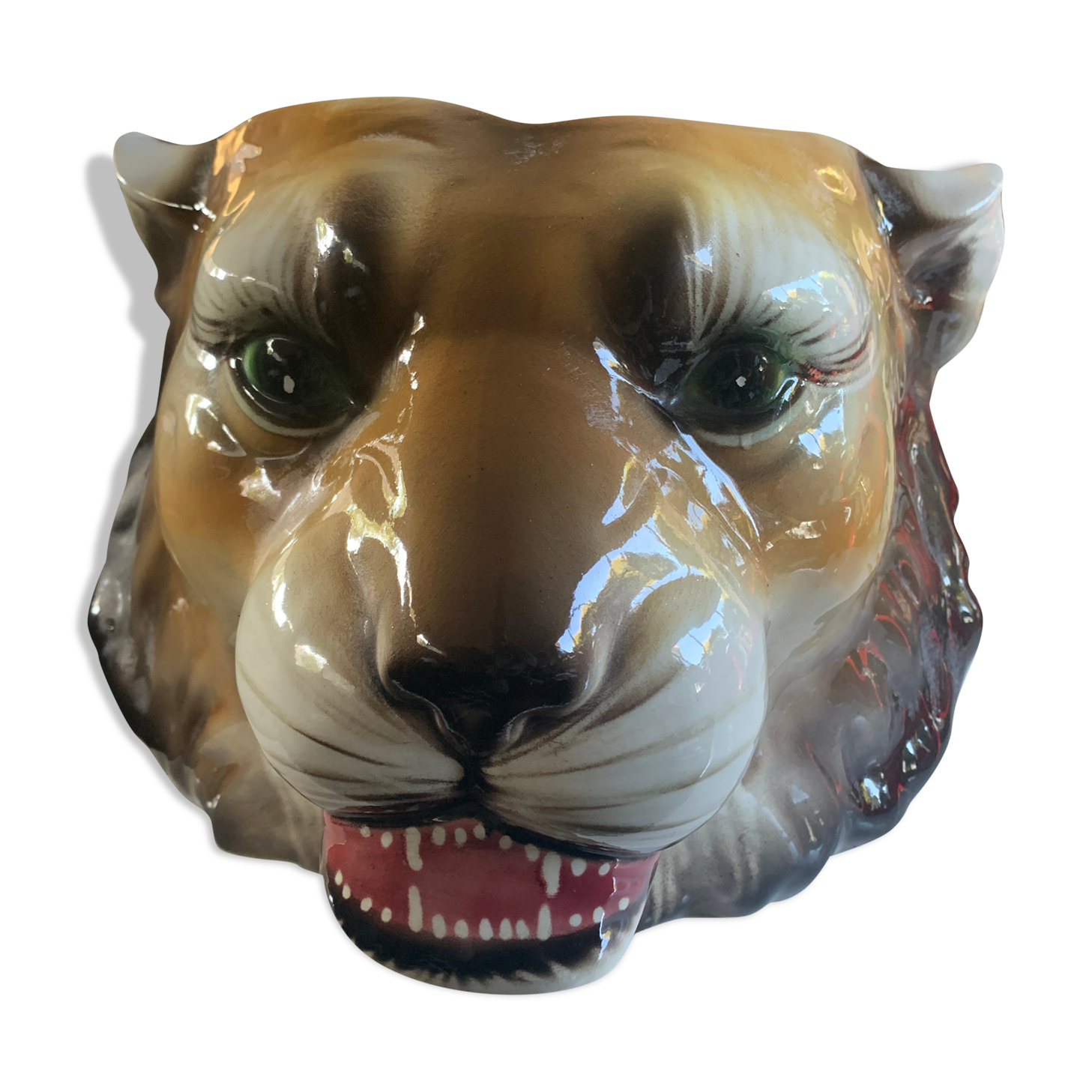 Lion's head pot cover in earthenware