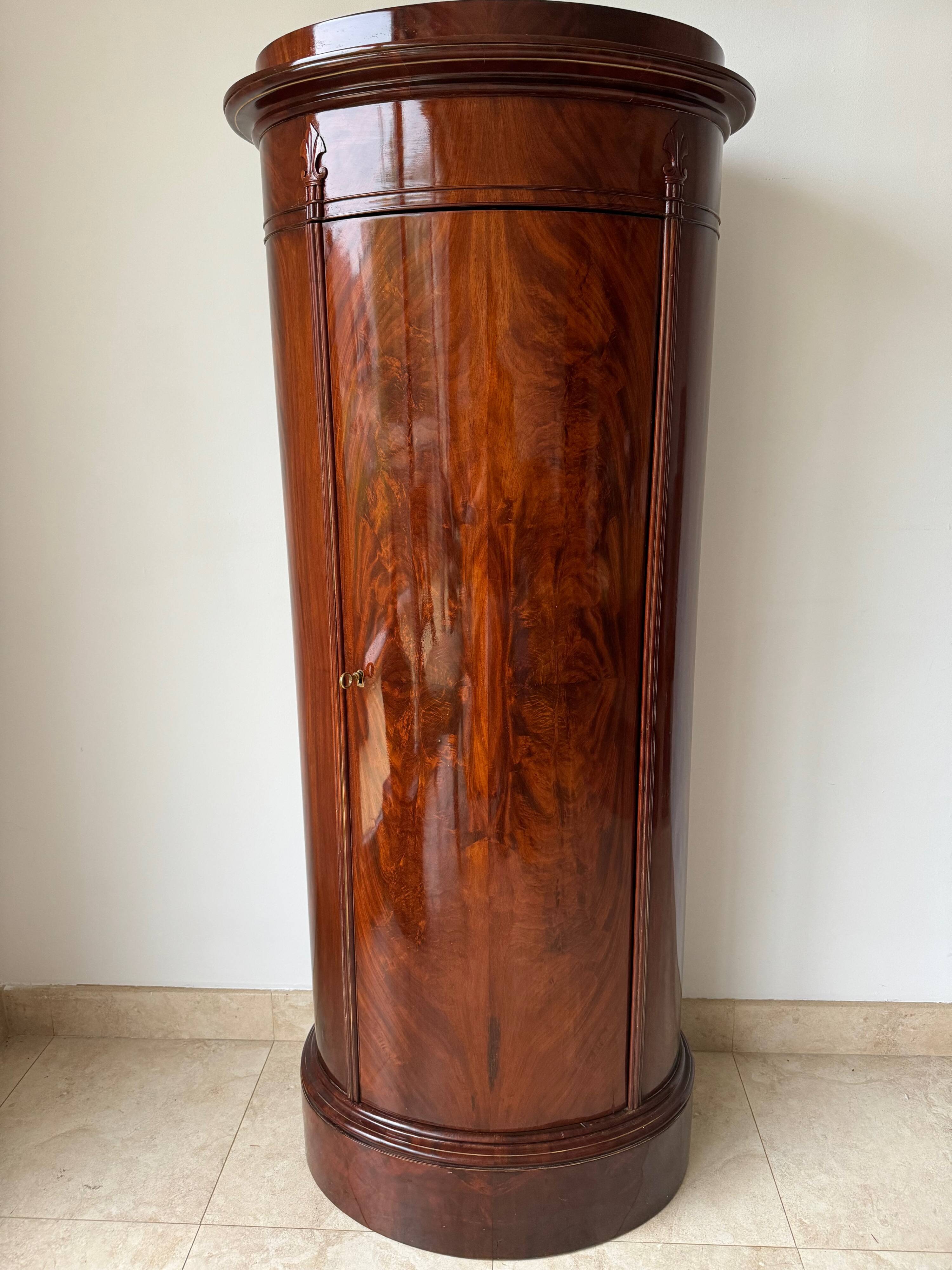 Somno Colonne Cabinet Cylindrique, en acajou flammé, Copenhague 1830-1840
