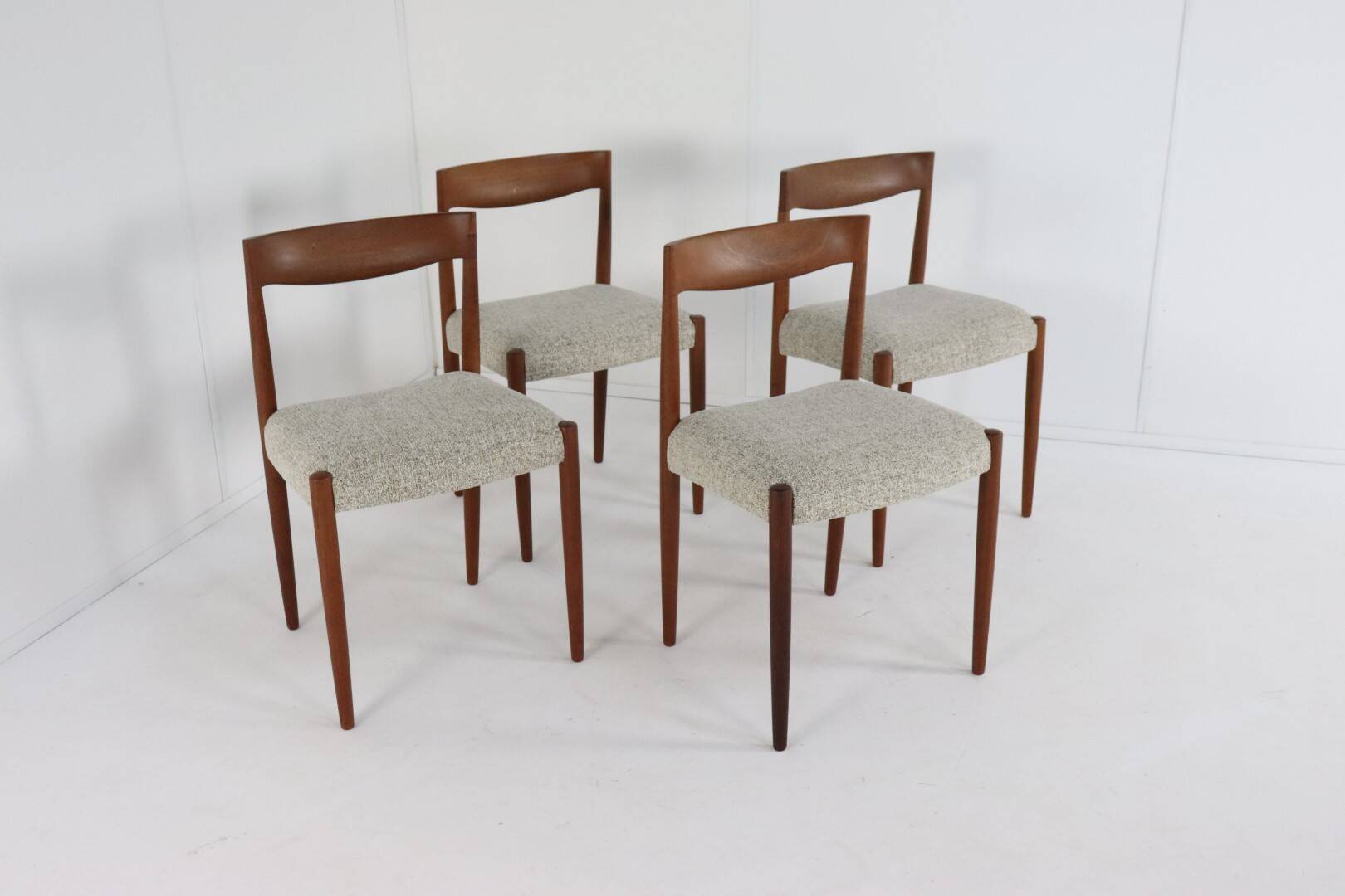 Set of 4 JCA Jensen chairs ‘Hornum’ design danois