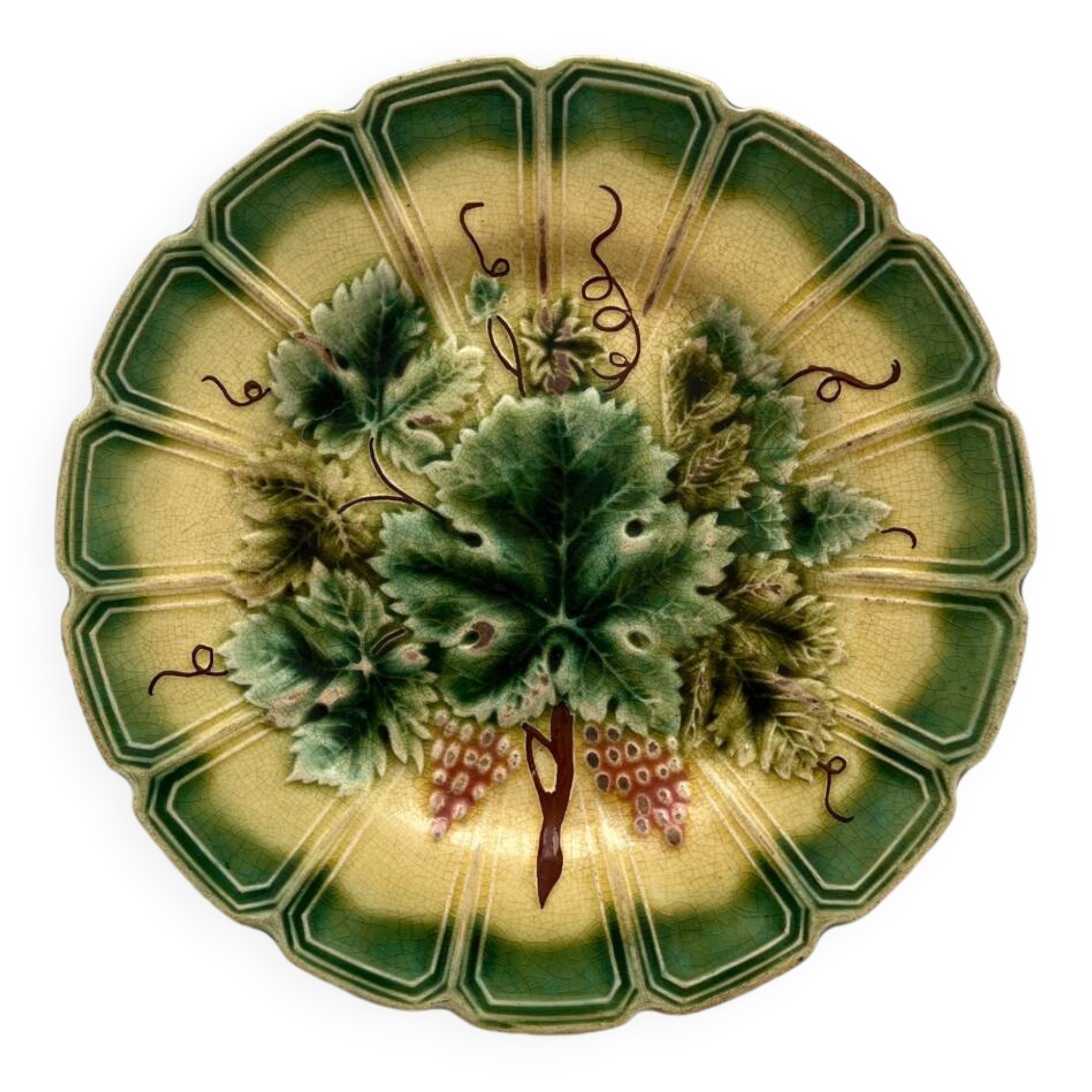 Old plate of vine leaf slip from Sarreguemines