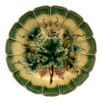 Old plate of vine leaf slip from Sarreguemines