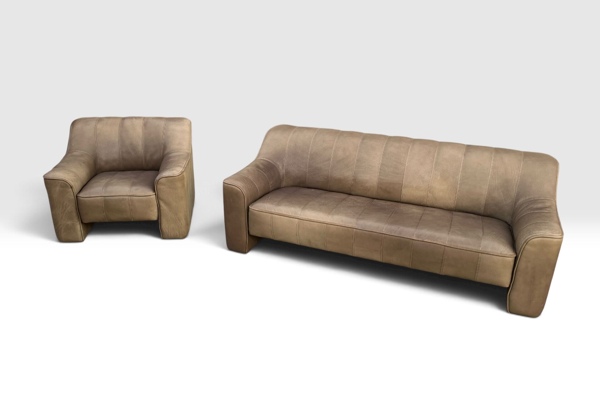 De Sede DS-44 Sofa & Armchair Set – Buffalo Leather – Switzerland, circa 1970