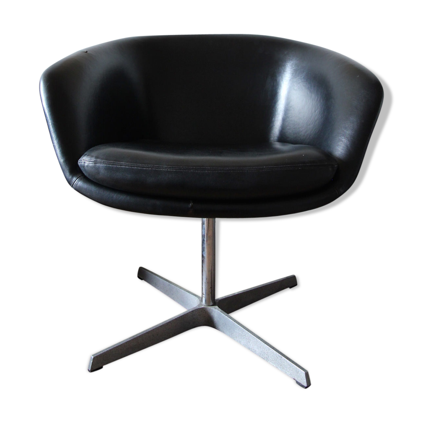Pair of Pierre Paulin leather armchairs for Artifort 60s