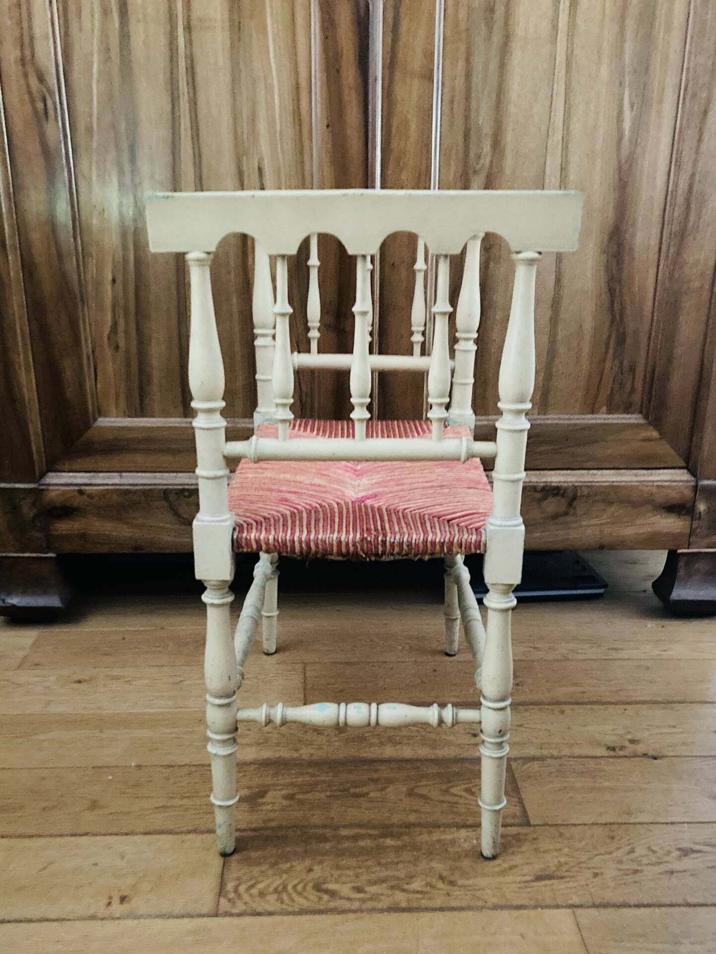 Banquette époque fin XIXe assise en paille colorée structure rechampie