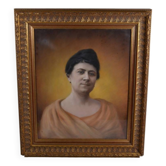Dessendier (Ecole Française du Xxème siècle) Potrait de femme à l'antique Pastel signé et daté 1927