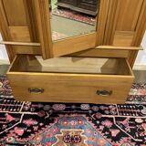 English wardrobe in walnut from the early 20th century.