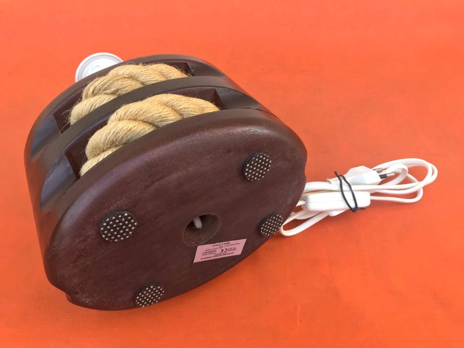 Pulley lamp base, varnished wood / rope.