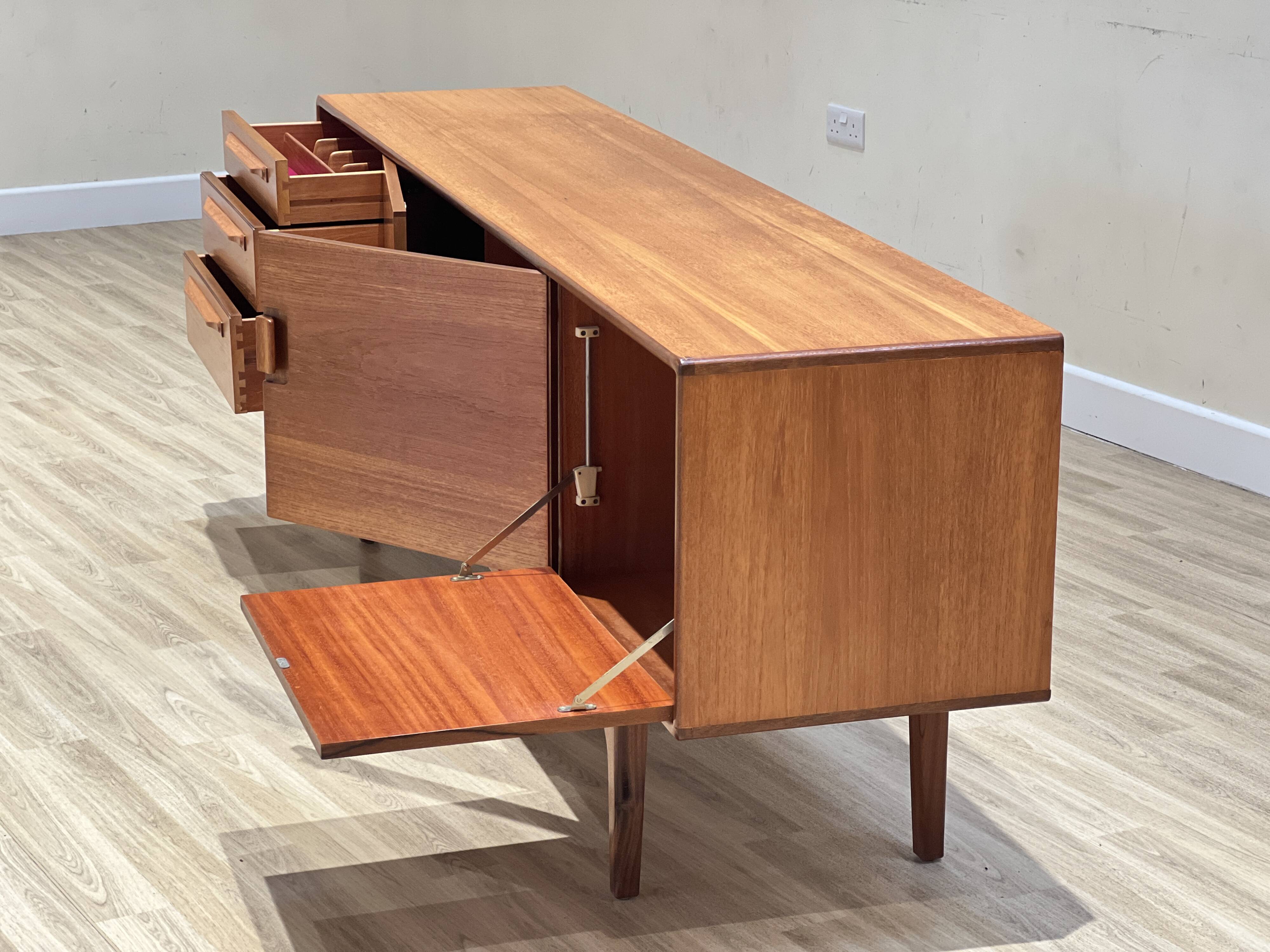 Buffet en teck par Beithcraft