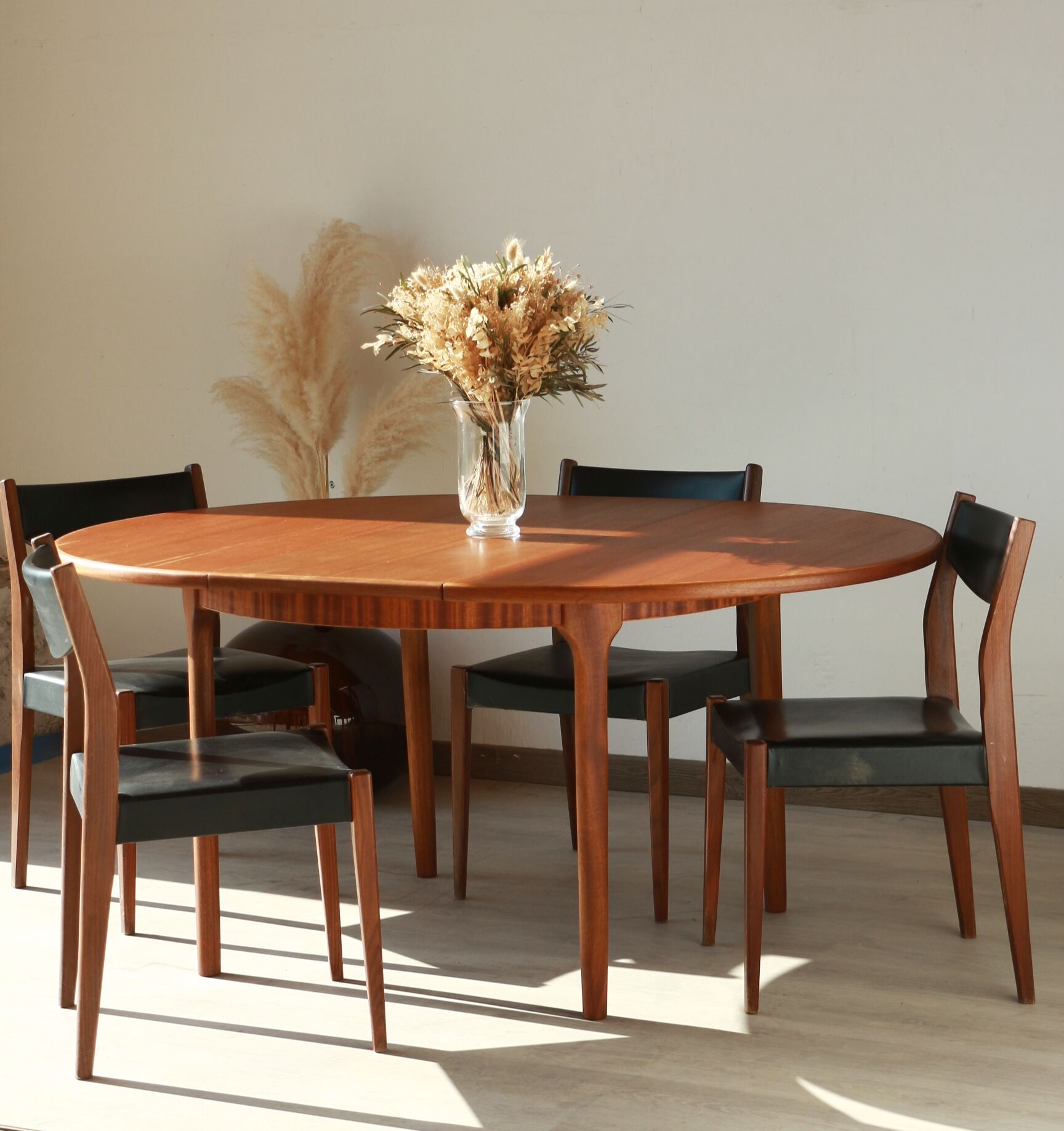 Round dining table with extension - McIntosh - 60s