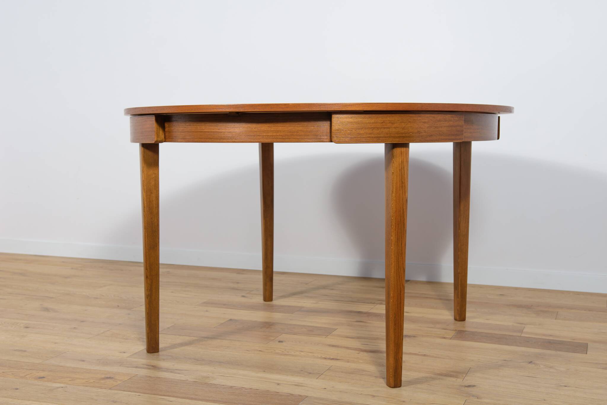 Mid century round extendable dining table and chairs from mcintosh, 1960s, set of 5