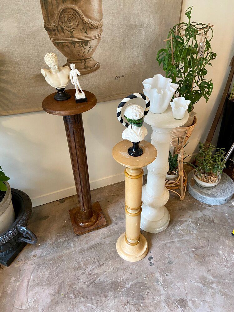 Column, white alabaster harness