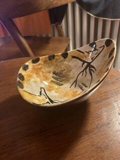tripod cup with parietal decoration