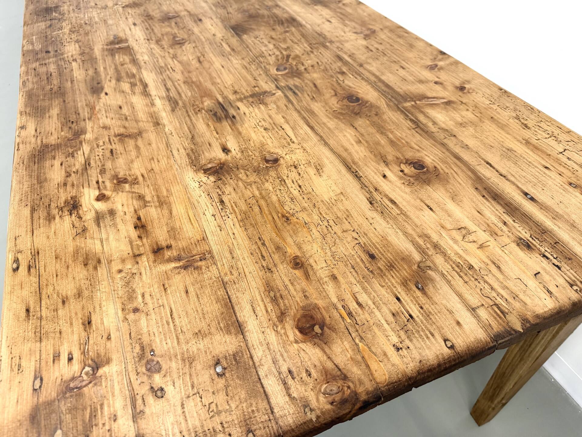 Large XXL farmhouse table in solid pine with 1950s tapered legs.