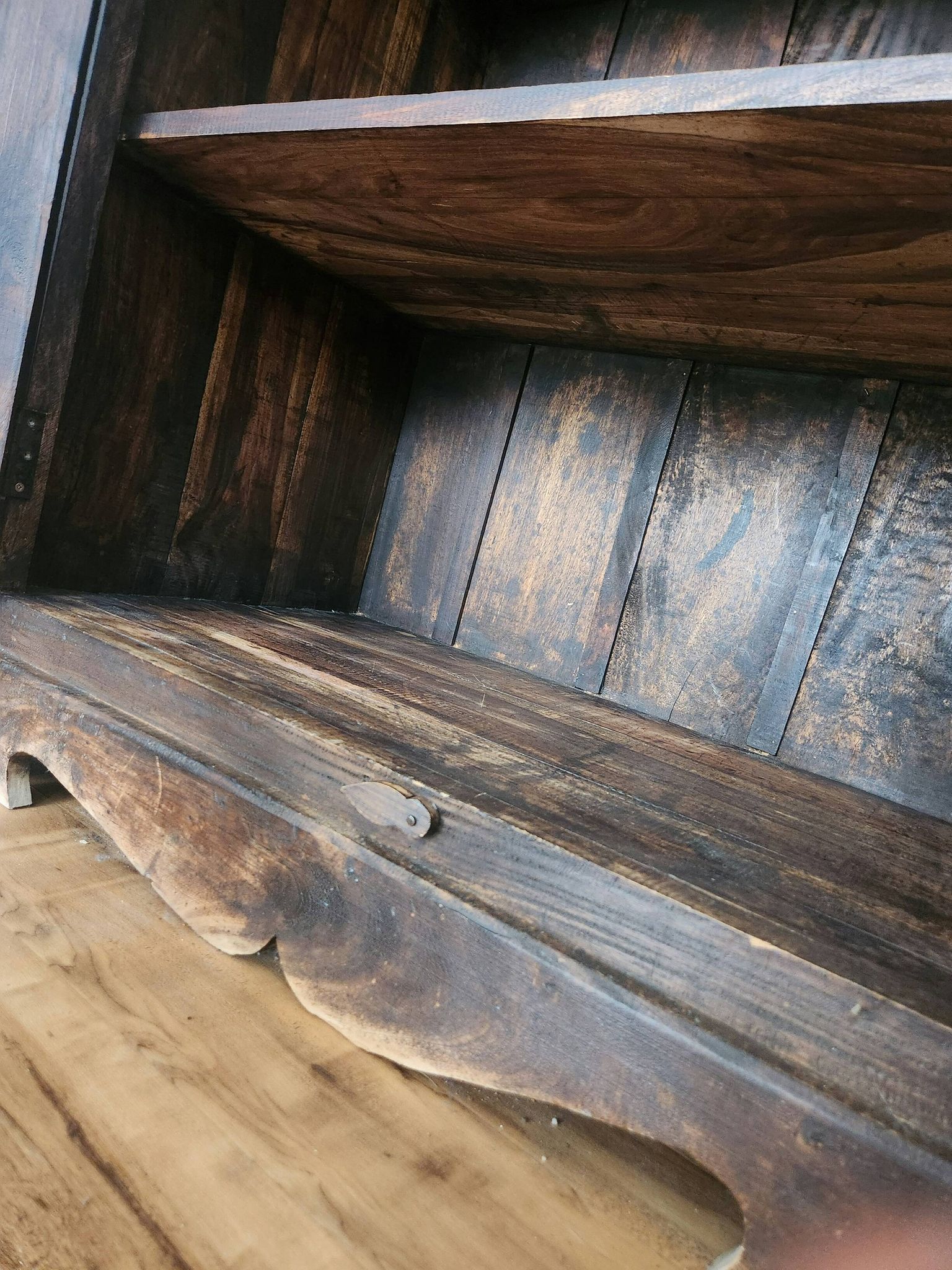 Massiv antik kolonial Schrank geschnitzt Holz Türen Gusseisen Gitter, Bali