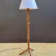 Lampadaire tripode en rotin