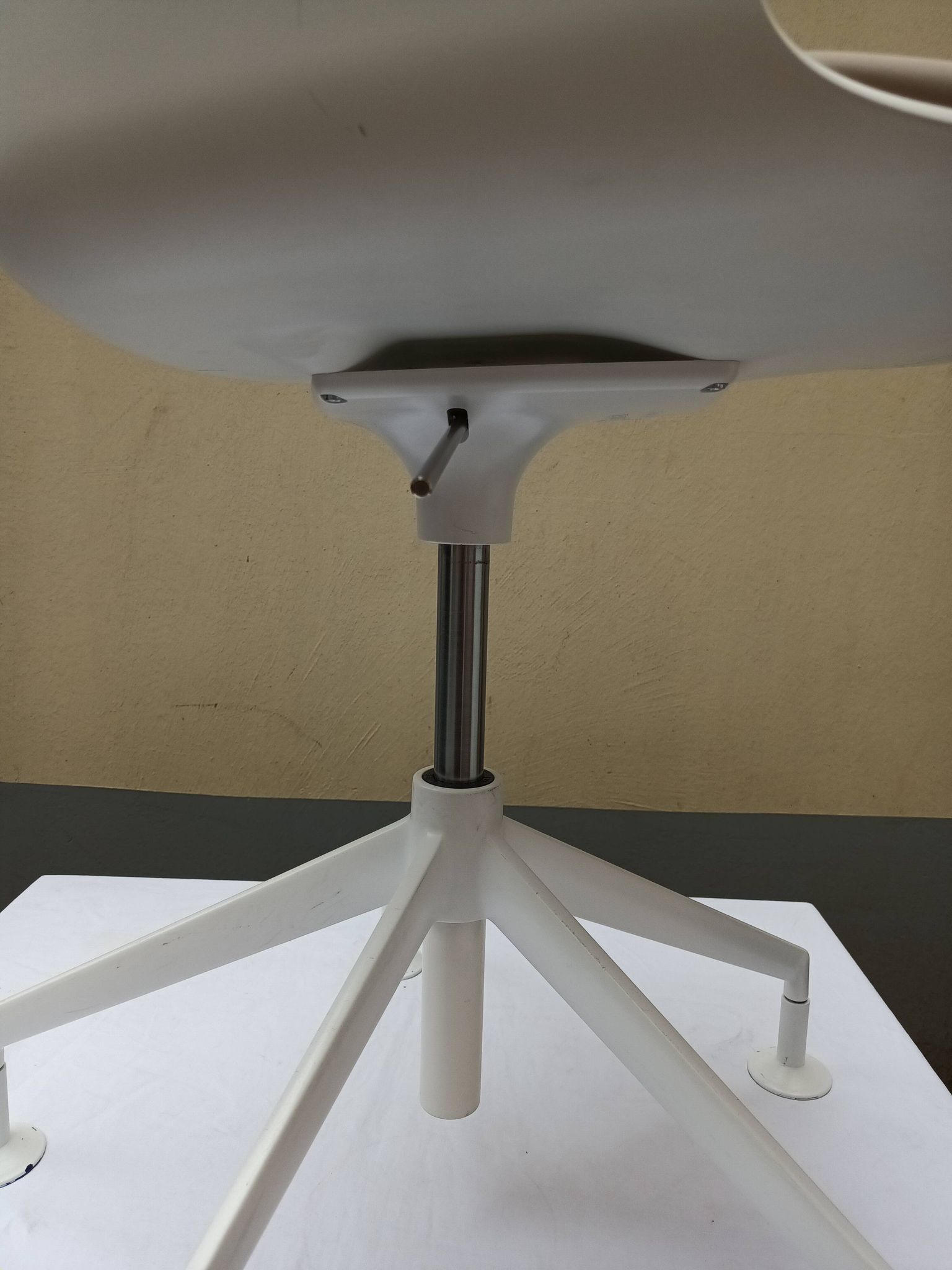 "Cut" office chair by Francesco Rota for Lapalma