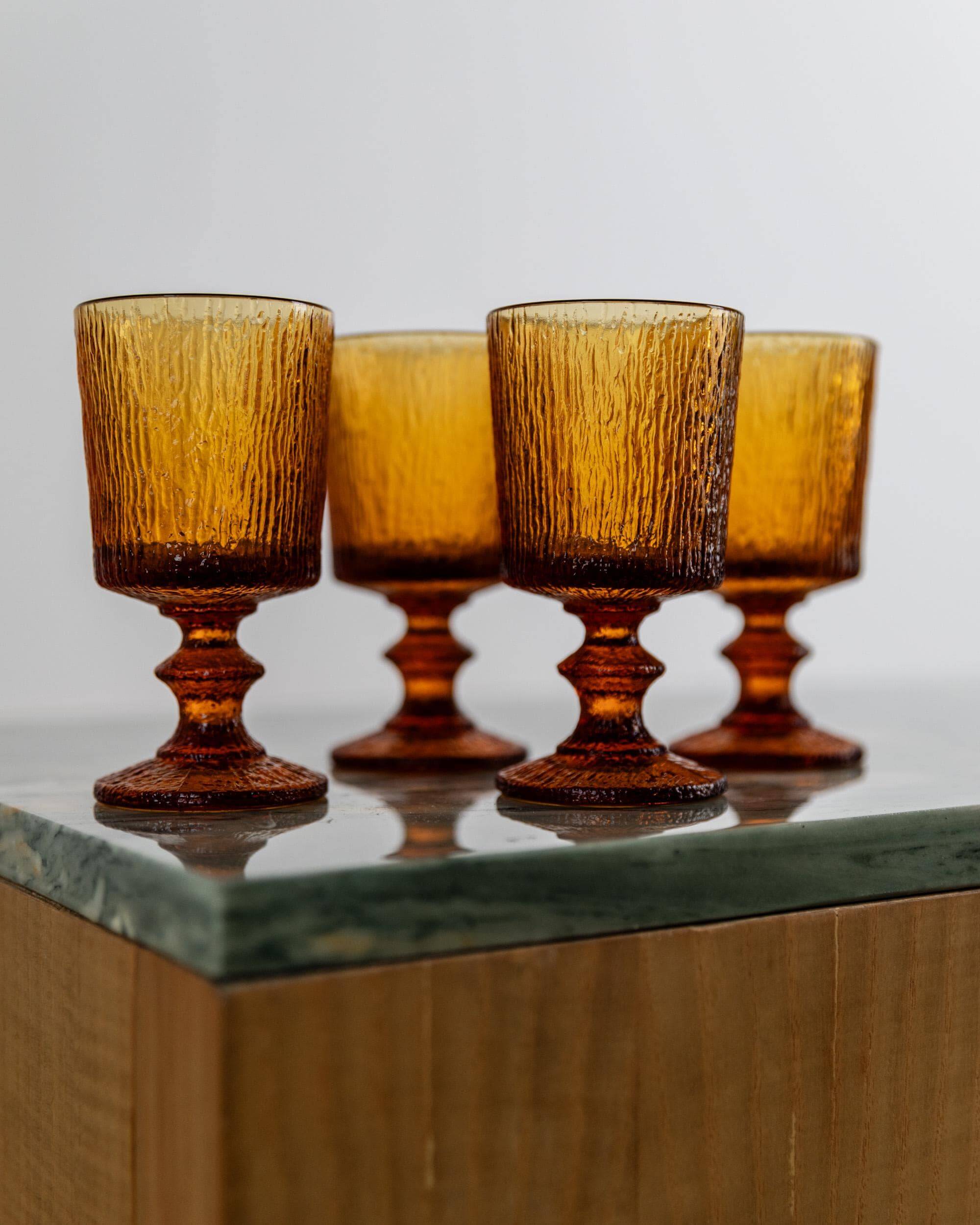 Lot of 4 vintage wine glasses from the 1970s, textured amber on a stem, design by Timo Sarpaneva for Iittala.