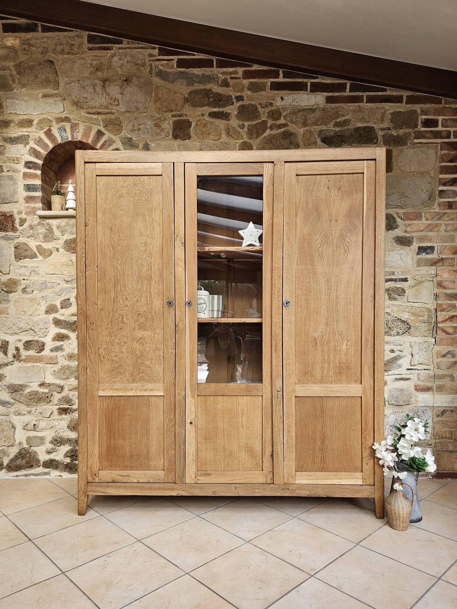 Parisian display cabinet