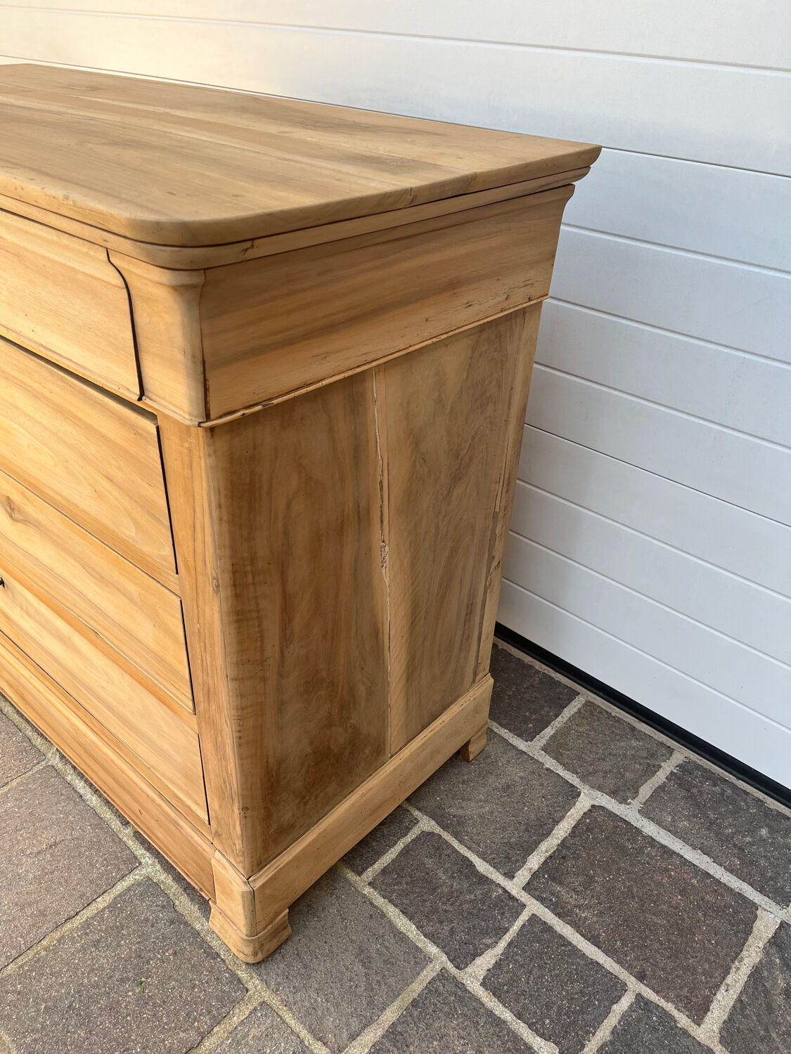 Commode parisienne