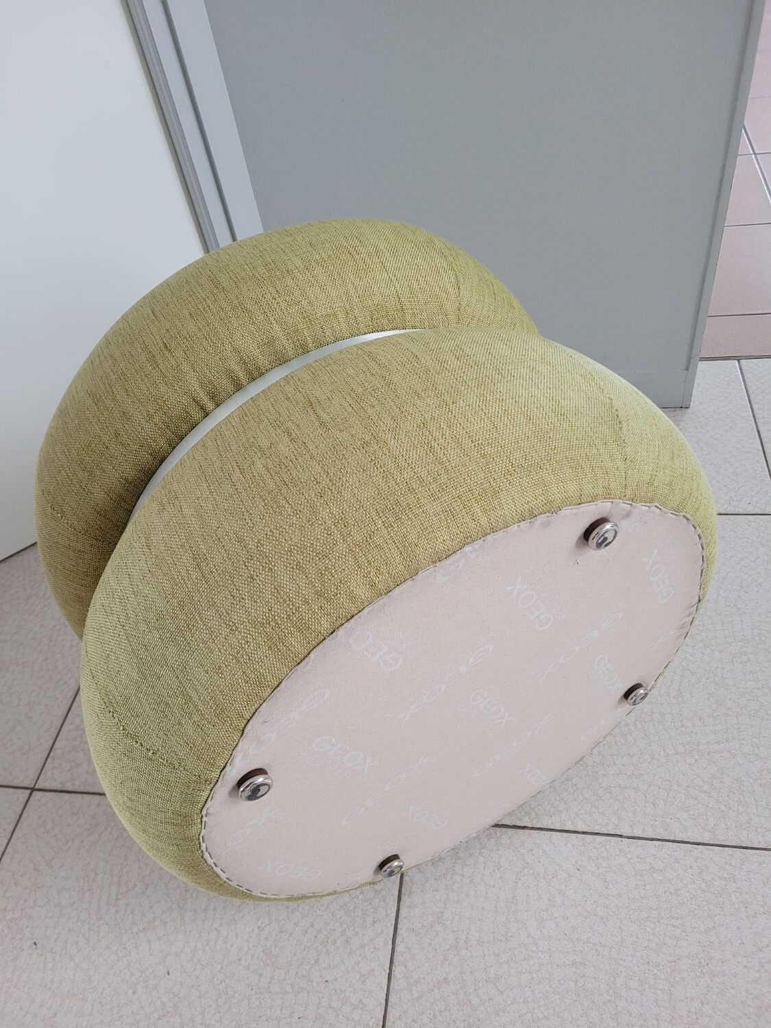 Vintage round pouf