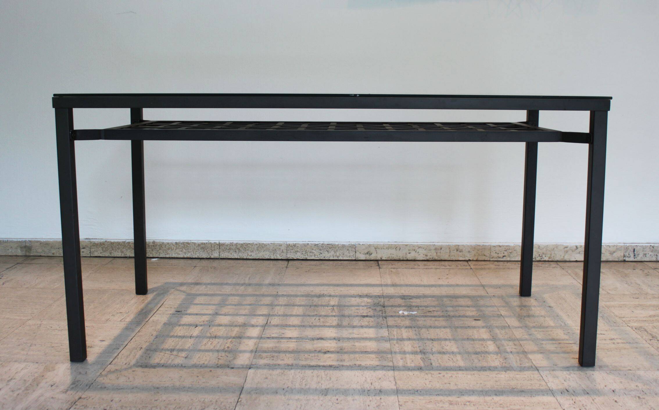 Glass and black metal table – sleek and contemporary design