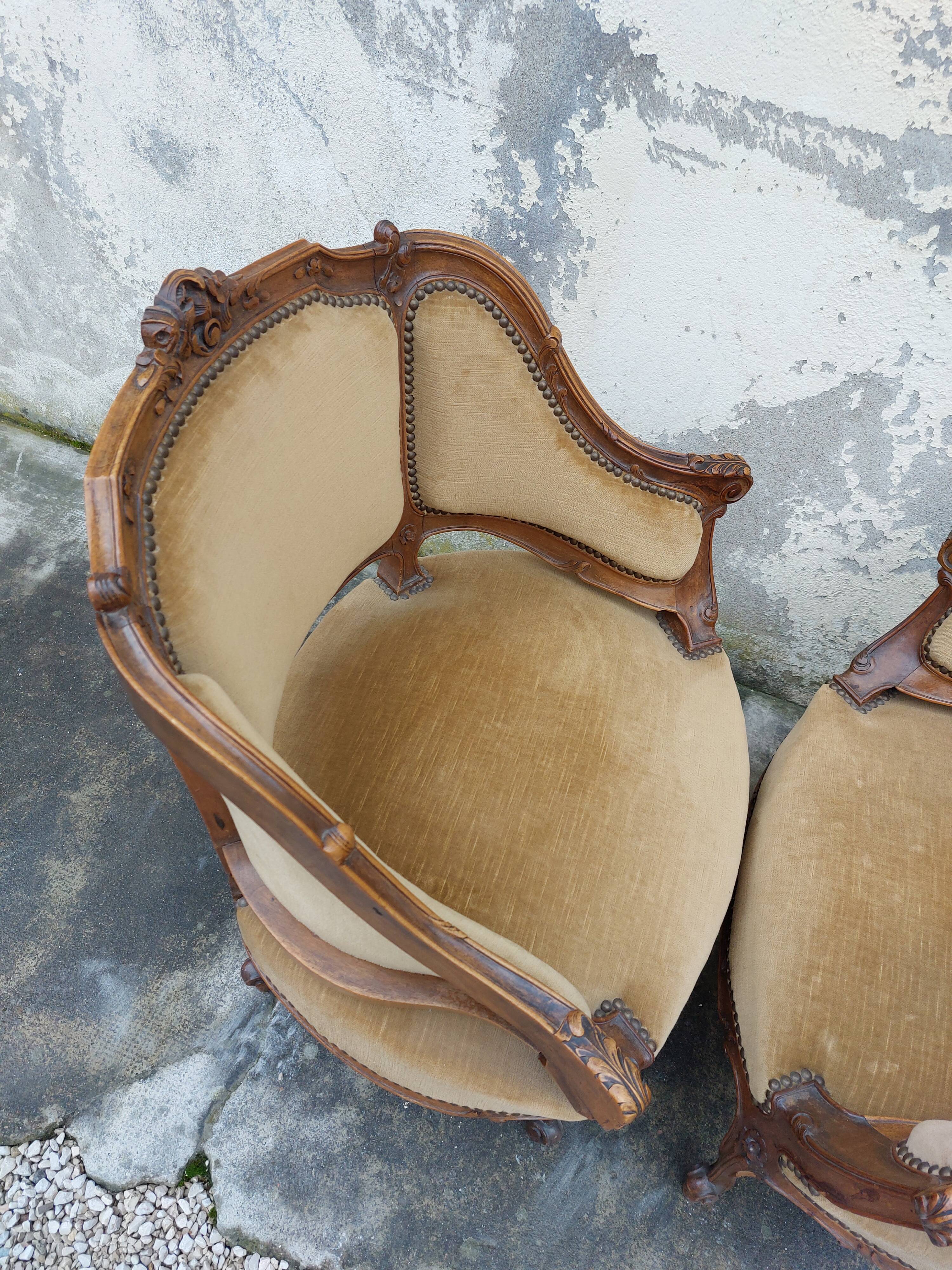 Paire de fauteuils corbeille louis XV en Noyer sculpté