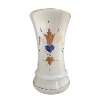 Vase napoléon iii opaline blanche opalescente