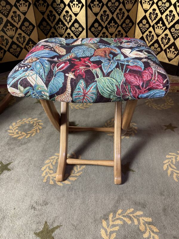 Paire de fauteuils poly confort et 1 repose- pieds