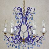 lustre bleu, fait de perles.