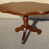 Violin-shaped pedestal table