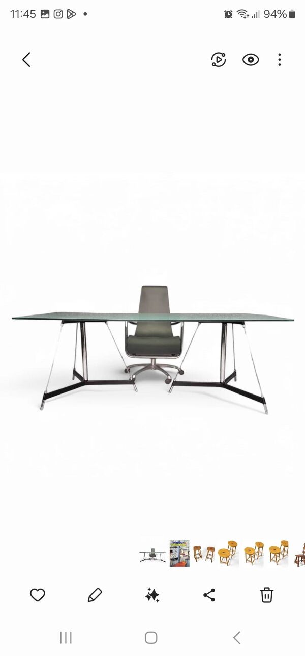 Table tripode italienne / plateau en verre mat / Gabriel Teixidós