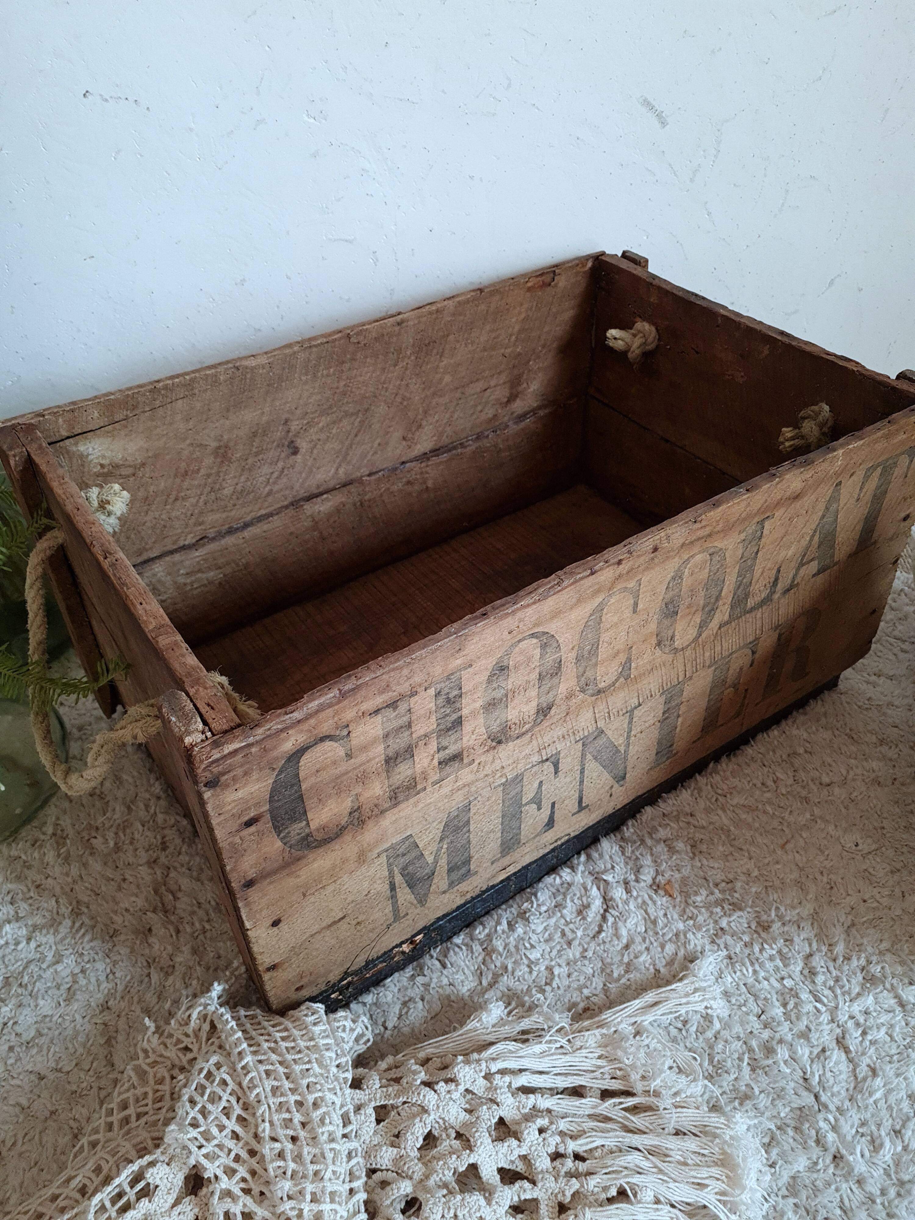 Old wooden box screen-printed Chocolate Menier