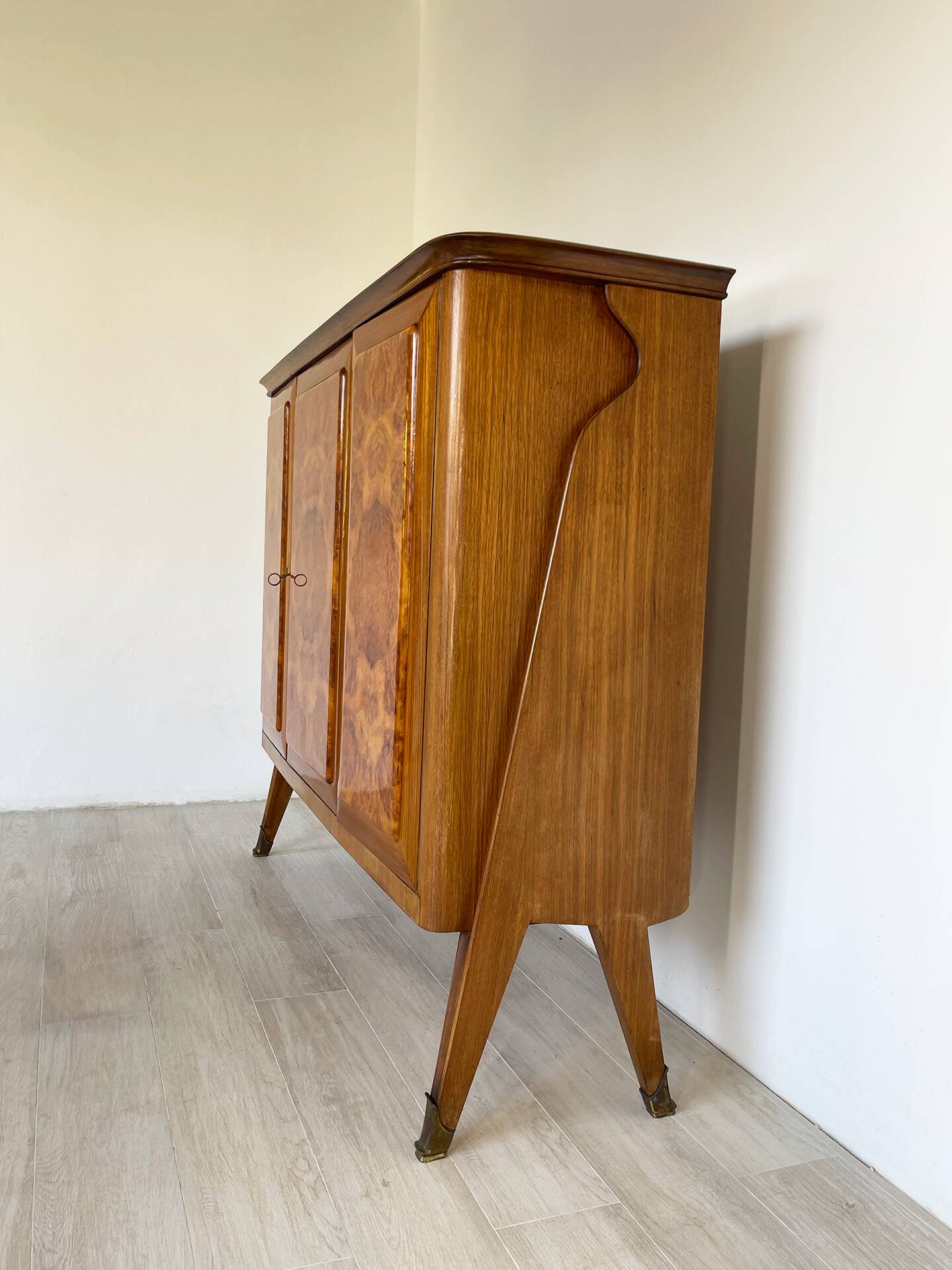 AB Vighizzolo mobili - Sideboa en ronce de noyer Cantu unique italien du milieu du siècle