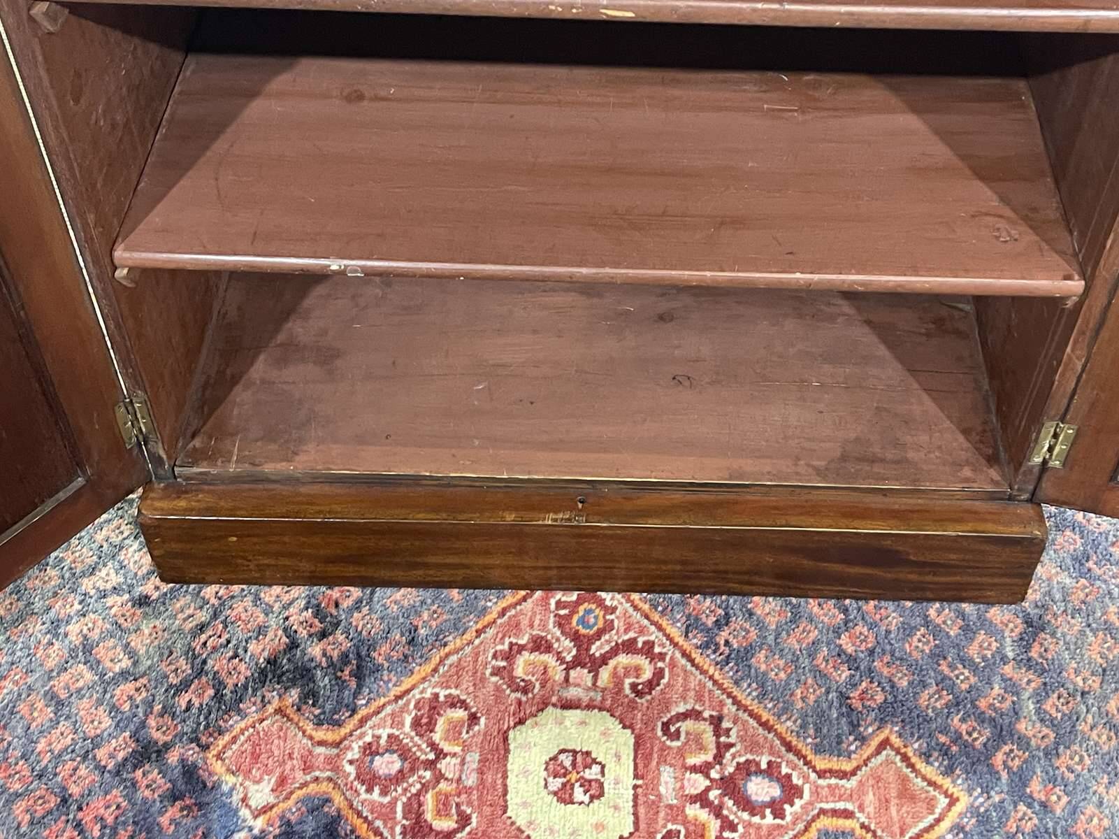 Buffet anglais en acajou des années 1930