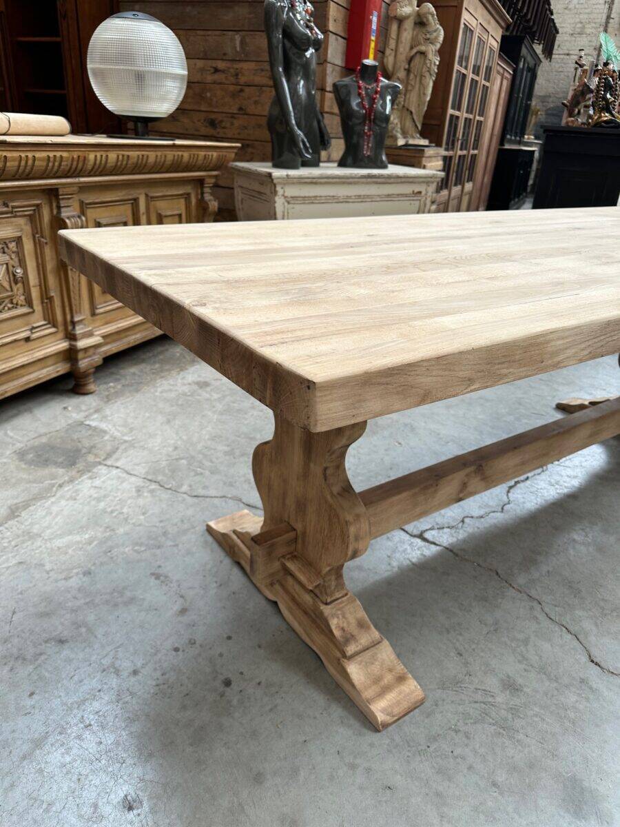 Monastery-style table in solid oak.