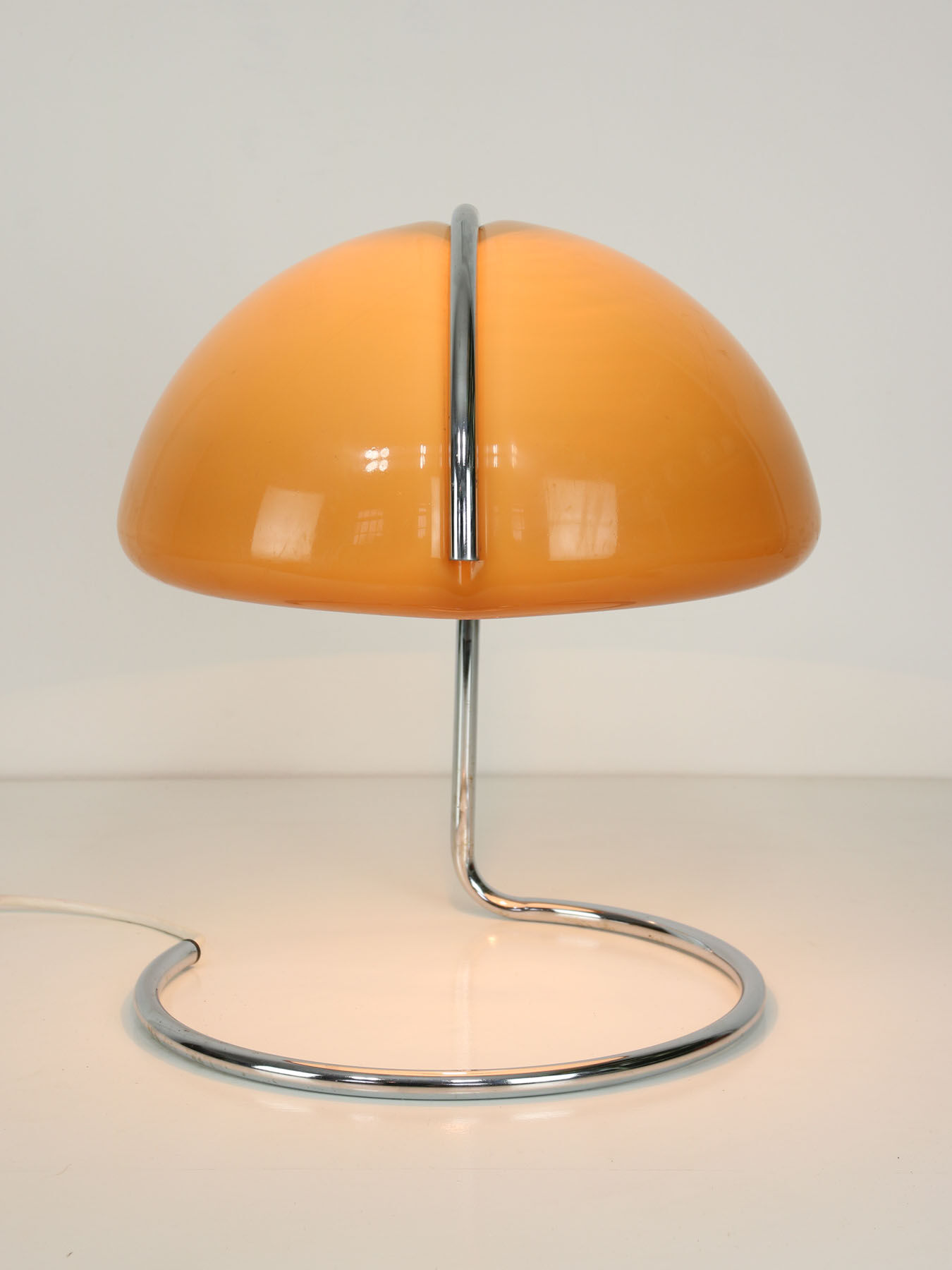 Italian Conchiglia lamp from Guzzini